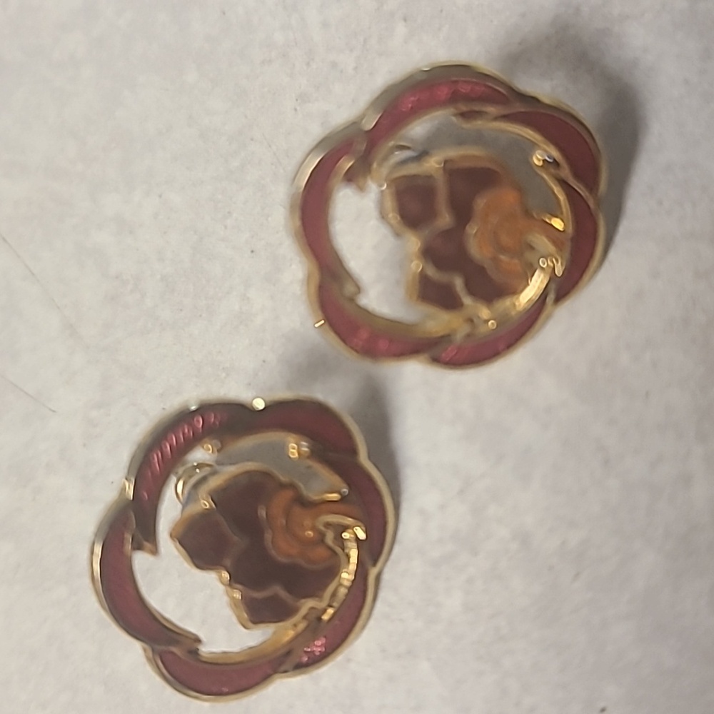 Elegant Gold and Red Floral Earrings - Picture 5 of 5